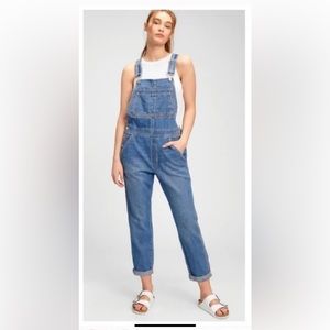 Gap—relaxed fit denim overalls size M